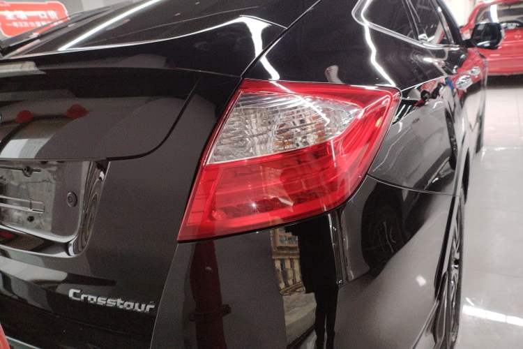 Used Honda Crosstour 2016 2.4L Luxury Edition Right Rear Taillight