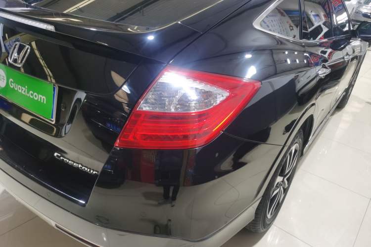 Used Honda Crosstour 2016 2.4L Luxury Edition Right Rear Taillight