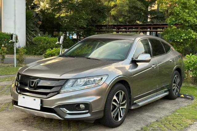 Used Honda Crosstour 2016 2.4L Luxury Navigation Edition