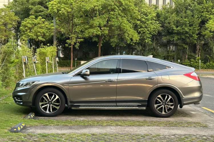 Used Honda Crosstour 2016 2.4L Luxury Navigation Edition Exterior 3