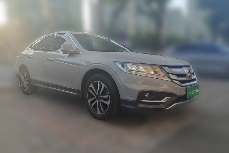 Used Honda Crosstour 2016 2.4L Luxury Edition Front Right 45 Deg