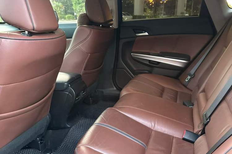 Used Honda Crosstour 2016 2.4L Luxury Navigation Edition Interior 3