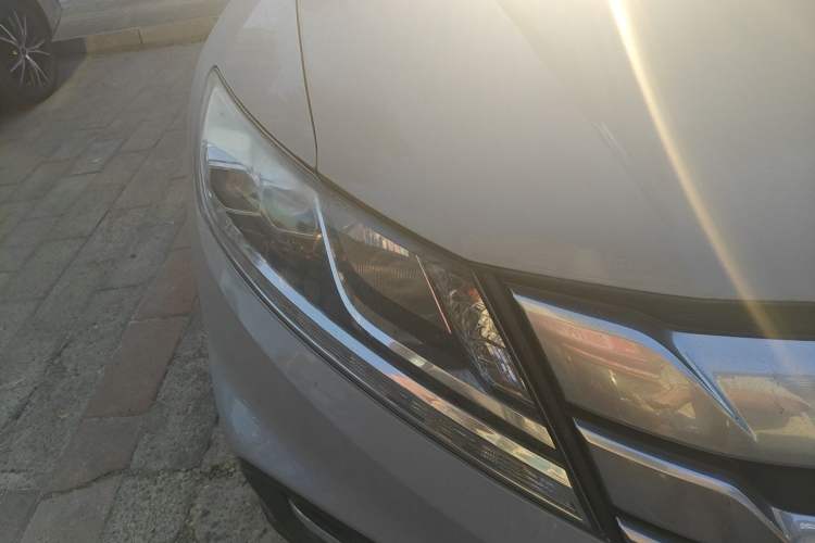 Used Honda Crosstour 2016 2.4L Luxury Edition Right Front Headlight