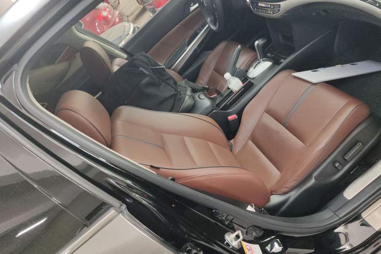 Used Honda Crosstour 2016 2.4L Luxury Navigation Edition Right Front Seat