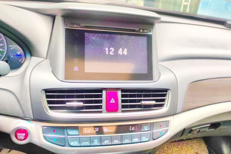 Used Honda Crosstour 2016 2.4L Luxury Edition Audio And AC Panel