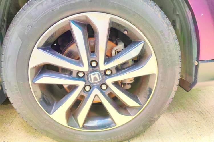 Used Honda Crosstour 2016 2.4L Luxury Edition Right Front Wheel Hub