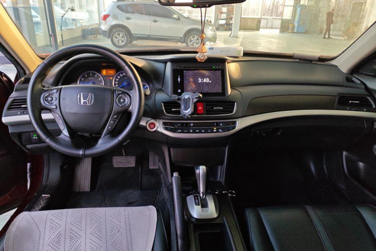 Used Honda Crosstour 2016 2.4L Luxury Edition Center Console