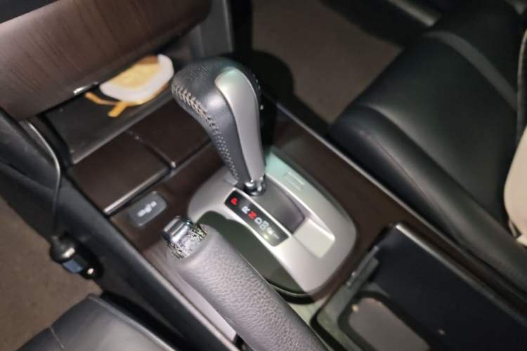 Used Honda Crosstour 2016 2.4L Luxury Edition Gear Lever