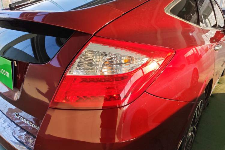Used Honda Crosstour 2016 2.4L Luxury Edition Right Rear Taillight