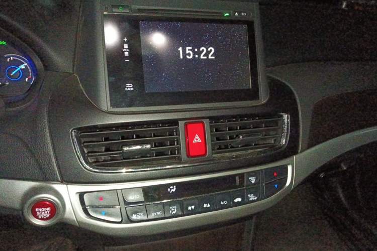 Used Honda Crosstour 2016 2.4L Luxury Edition Audio And AC Panel