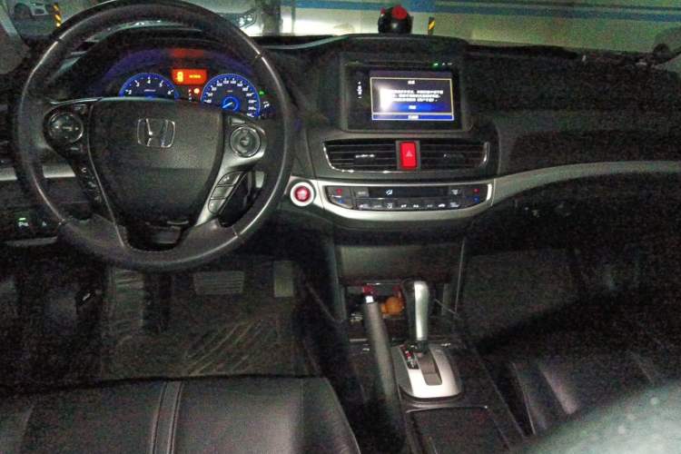 Used Honda Crosstour 2016 2.4L Luxury Edition Center Console