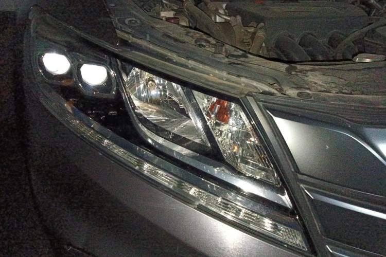 Used Honda Crosstour 2016 2.4L Luxury Edition Right Front Headlight