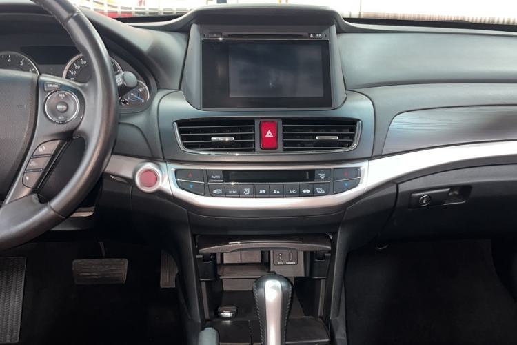 Used Honda Crosstour 2016 2.4L Luxury Edition Audio And AC Panel