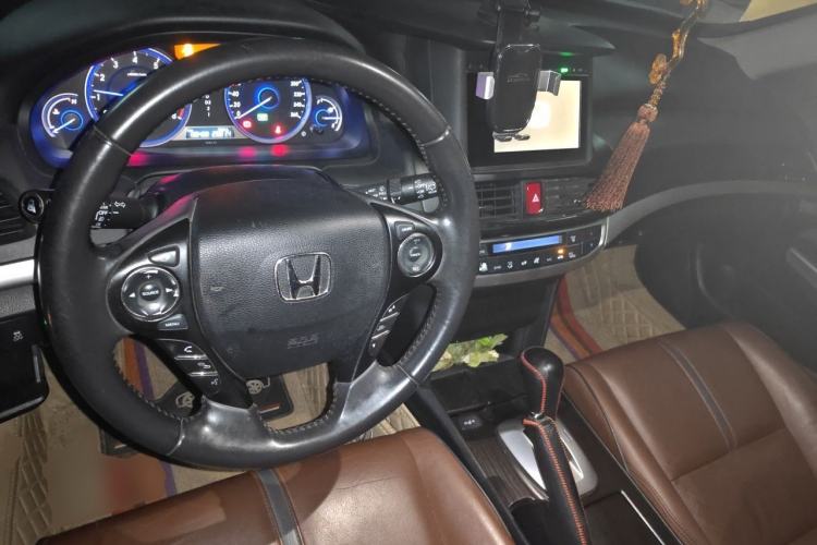 Used Honda Crosstour 2016 2.4L Luxury Edition Center Console