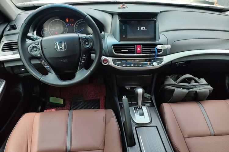 Used Honda Crosstour 2016 2.4L Luxury Edition Center Console