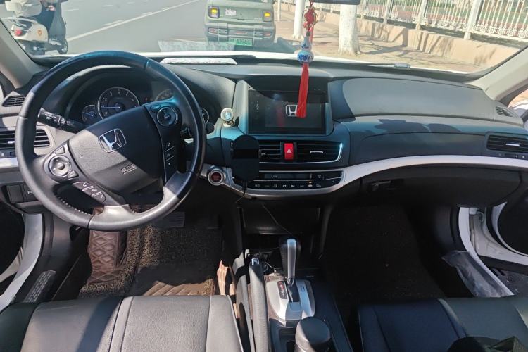 Used Honda Crosstour 2016 2.4L Luxury Edition Center Console