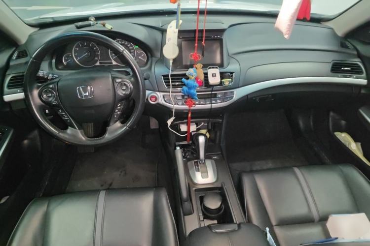 Used Honda Crosstour 2016 2.4L Luxury Edition Center Console
