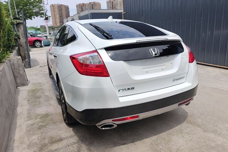 Used Honda Crosstour 2016 2.4L Luxury Edition Exterior 2