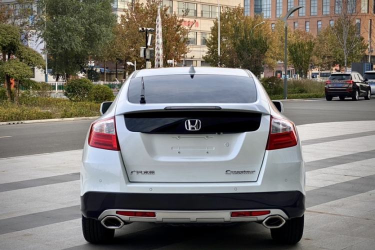 Used Honda Crosstour 2016 2.4L Luxury Edition Exterior 4