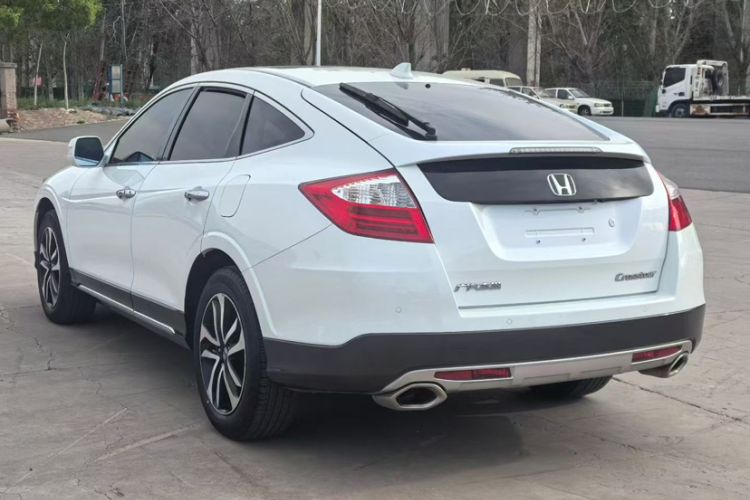 Used Honda Crosstour 2016 2.4L Luxury Edition Exterior 4