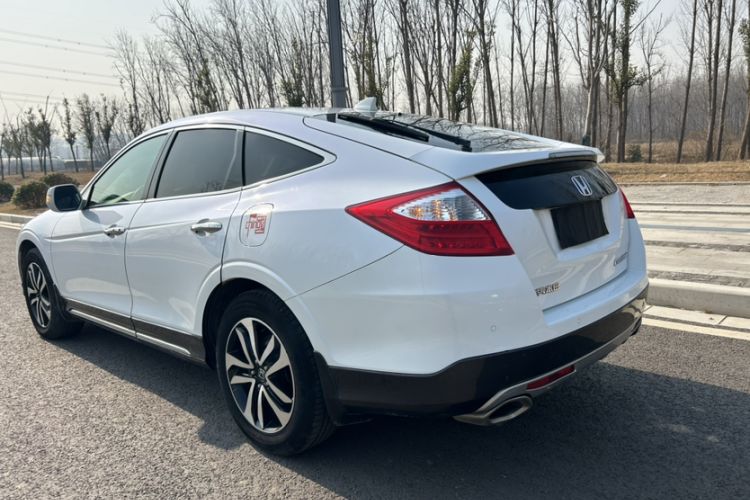 Used Honda Crosstour 2016 2.4L Luxury Edition Exterior 4