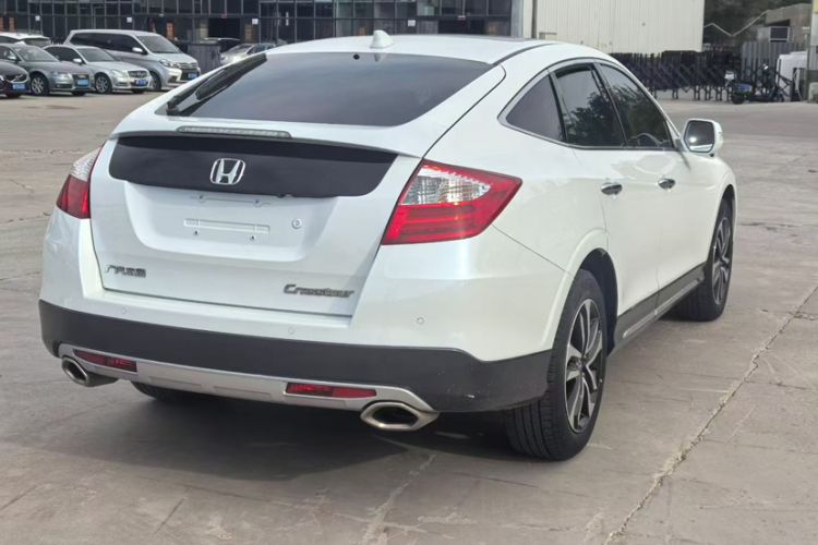 Used Honda Crosstour 2016 2.4L Luxury Edition Exterior 5