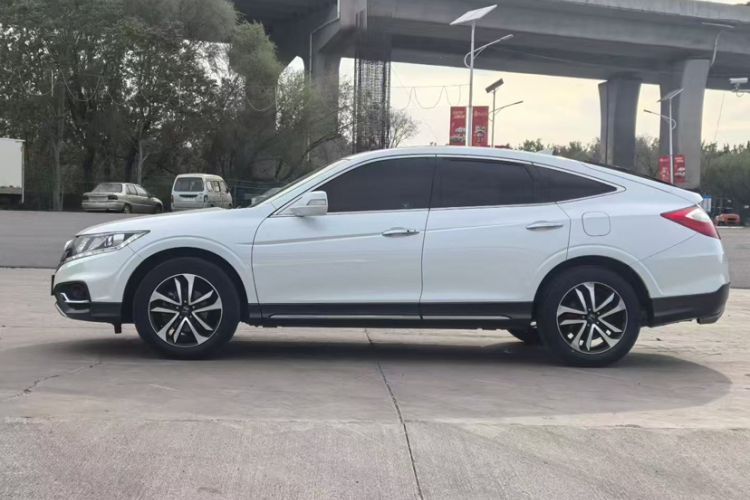 Used Honda Crosstour 2016 2.4L Luxury Edition Exterior 6