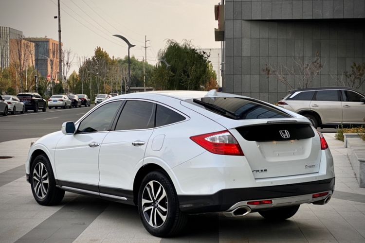 Used Honda Crosstour 2016 2.4L Luxury Edition Exterior 9