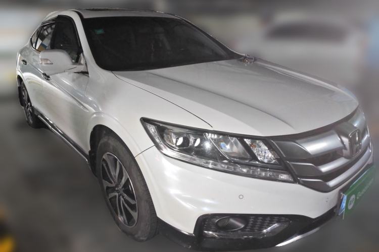 Used Honda Crosstour 2016 2.4L Luxury Edition Front Right 45 Deg