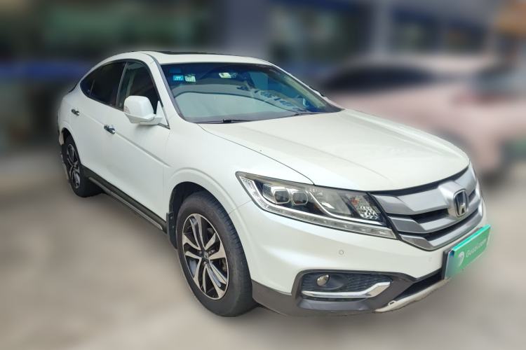 Used Honda Crosstour 2016 2.4L Luxury Edition Front Right 45 Deg