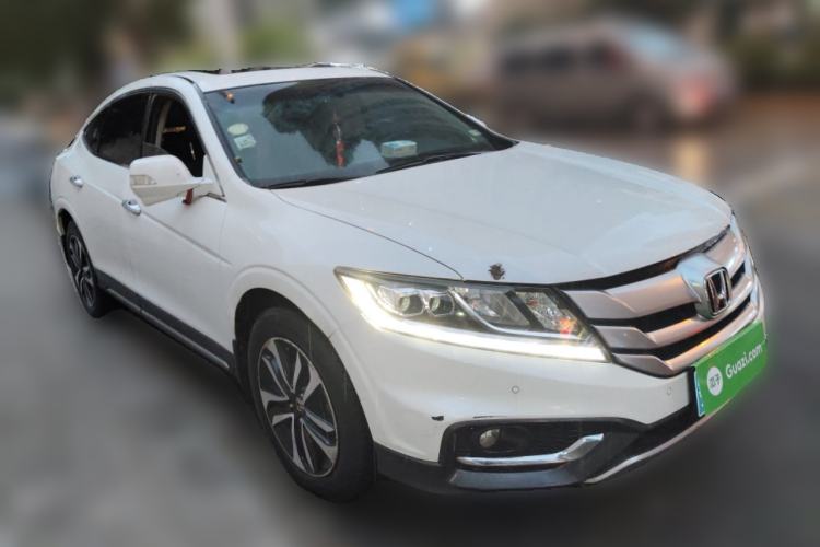 Used Honda Crosstour 2016 2.4L Luxury Edition Front Right 45 Deg
