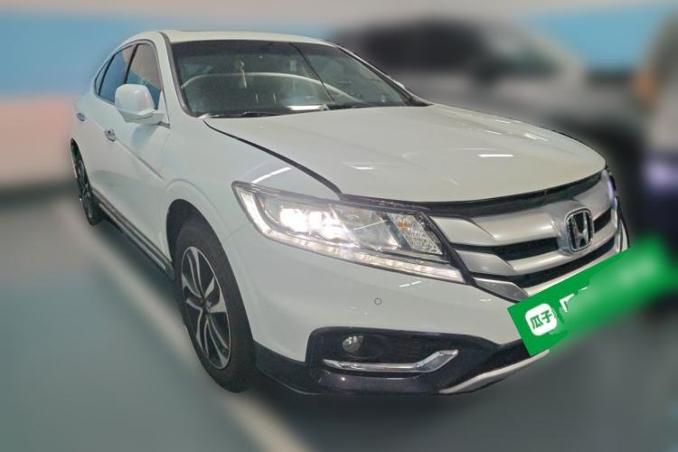 Used Honda Crosstour 2016 2.4L Luxury Edition Front Right 45 Deg