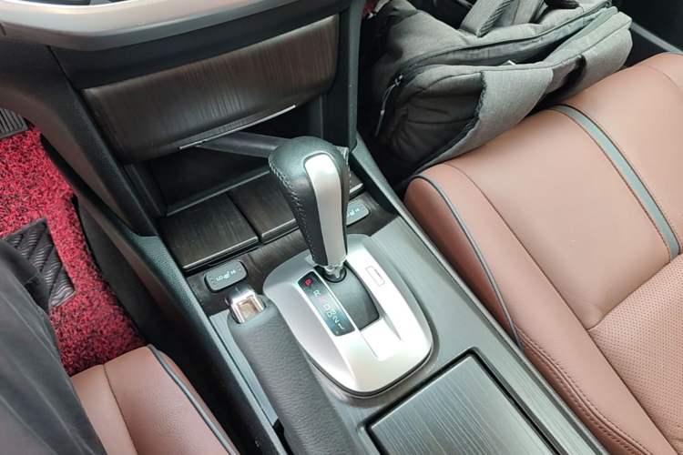 Used Honda Crosstour 2016 2.4L Luxury Edition Gear Lever