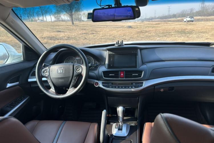Used Honda Crosstour 2016 2.4L Luxury Edition Interior 1