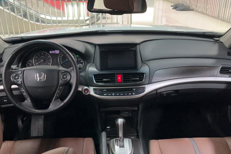 Used Honda Crosstour 2016 2.4L Luxury Edition Interior 2