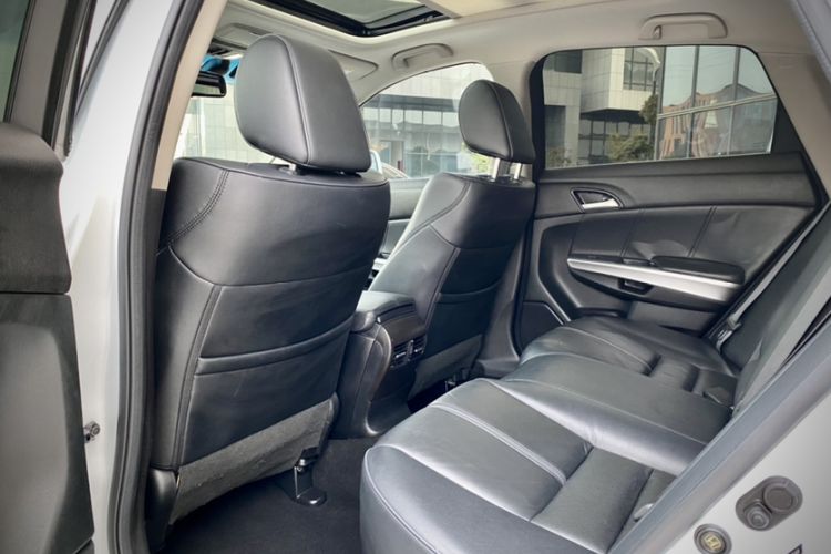 Used Honda Crosstour 2016 2.4L Luxury Edition Interior 2