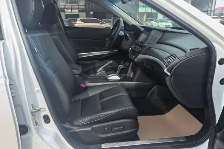 Used Honda Crosstour 2016 2.4L Luxury Edition Interior 2