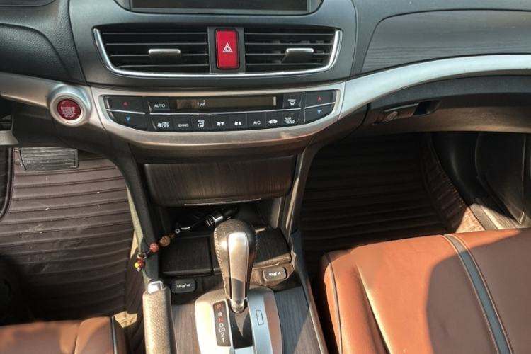 Used Honda Crosstour 2016 2.4L Luxury Edition Interior 2