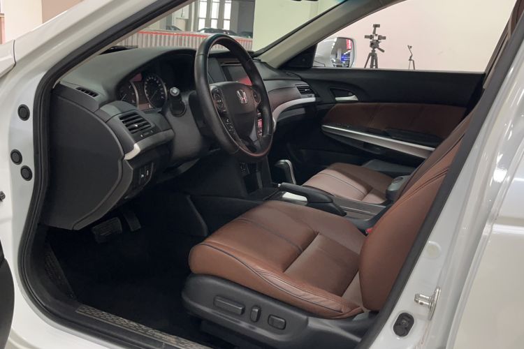 Used Honda Crosstour 2016 2.4L Luxury Edition Interior 3