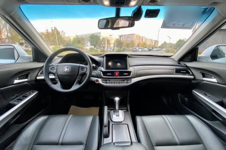 Used Honda Crosstour 2016 2.4L Luxury Edition Interior 3