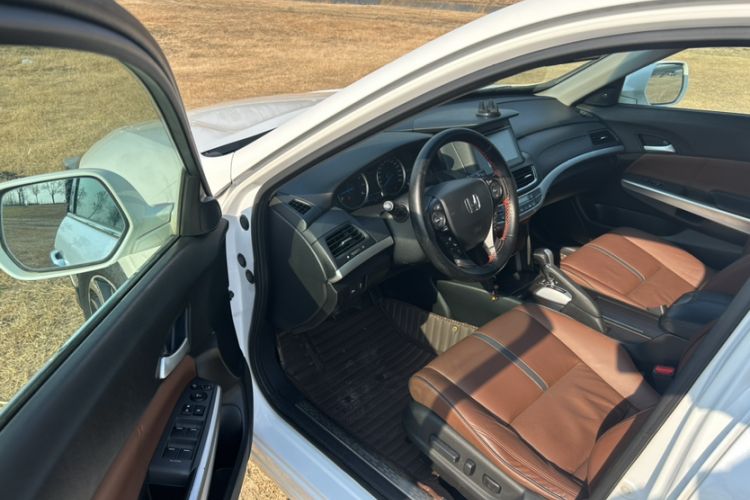 Used Honda Crosstour 2016 2.4L Luxury Edition Interior 3