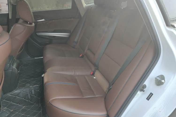 Used Honda Crosstour 2016 2.4L Luxury Edition Interior 4