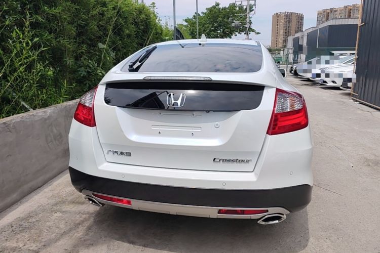 Used Honda Crosstour 2016 2.4L Luxury Edition Rear