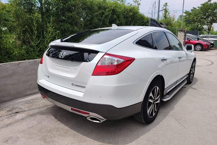 Used Honda Crosstour 2016 2.4L Luxury Edition Rear Right 45 Deg