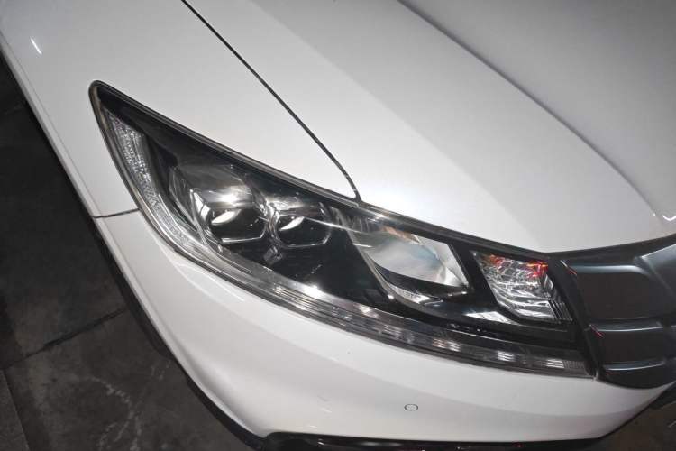 Used Honda Crosstour 2016 2.4L Luxury Edition Right Front Headlight