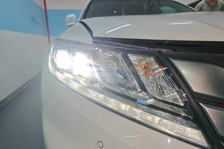 Used Honda Crosstour 2016 2.4L Luxury Edition Right Front Headlight