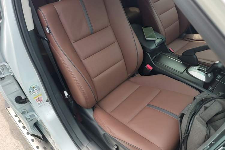 Used Honda Crosstour 2016 2.4L Luxury Edition Right Front Seat