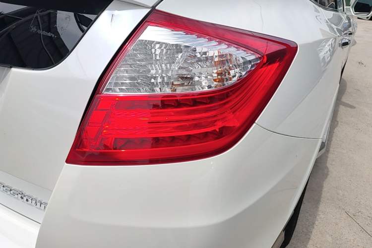Used Honda Crosstour 2016 2.4L Luxury Edition Right Rear Taillight