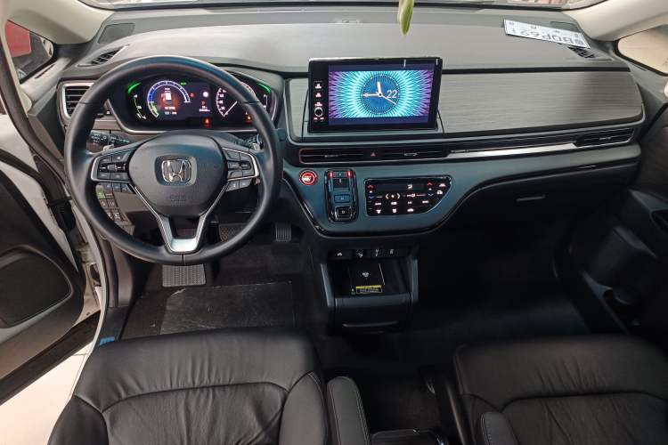 Used Honda Elysion 2022 2.0L eHEV Luxury First Edition Center Console