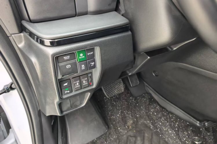 Used Honda Elysion 2024 2.0L eHEV Luxury Edition Interior 5